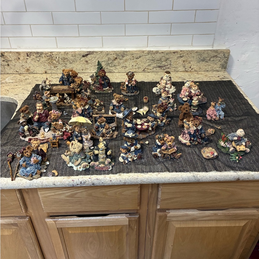 Vintage Boyd’s Bears Figurines Antique 25+ Piece Bundle/Set/Lot (Some Broken)